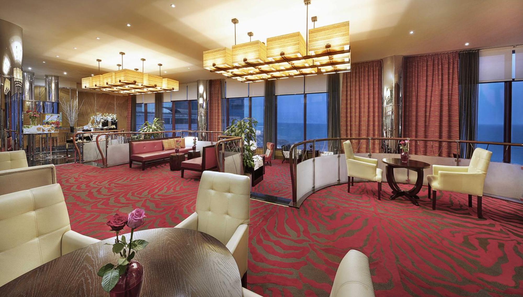 Jeddah Hilton Hotel Exterior photo The Club Lounge at KLIA