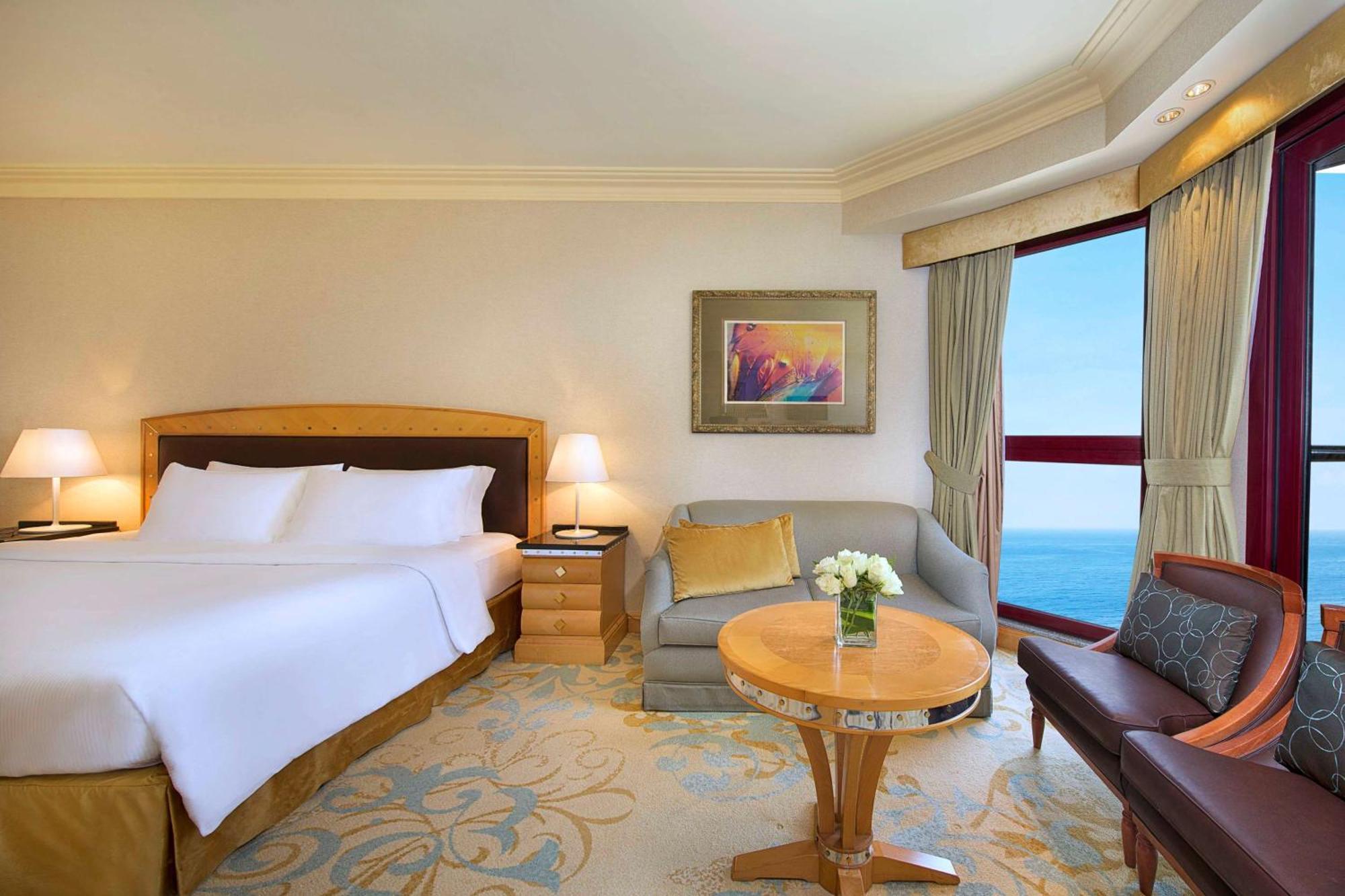 Jeddah Hilton Hotel Exterior photo A room at the Jumeirah Atlantis