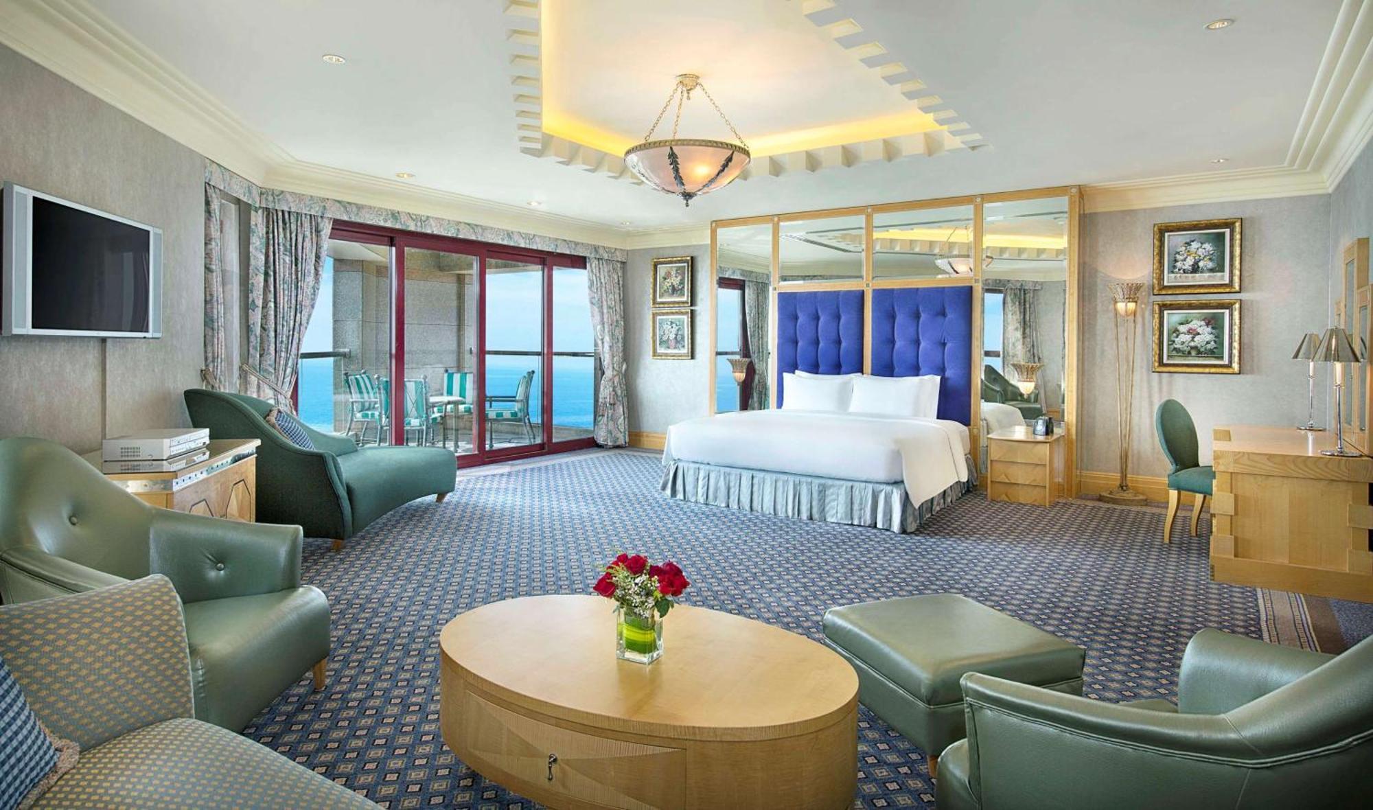 Jeddah Hilton Hotel Exterior photo A suite at the hotel
