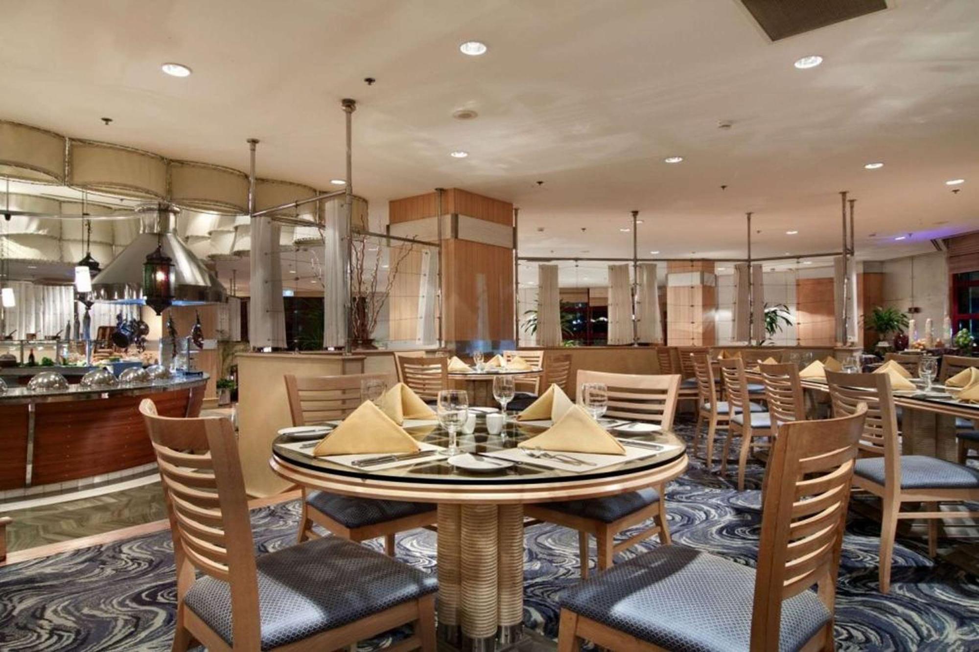 Jeddah Hilton Hotel Exterior photo The restaurant