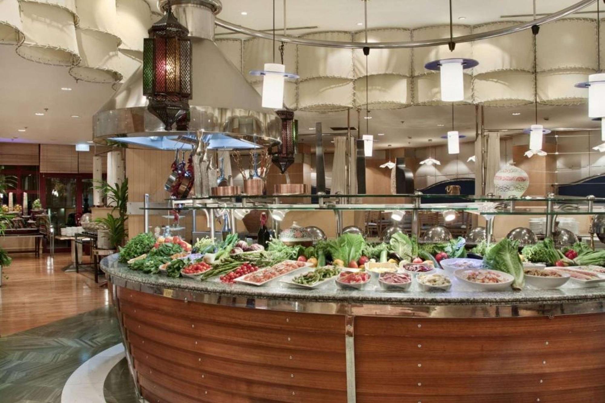 Jeddah Hilton Hotel Exterior photo A salad bar