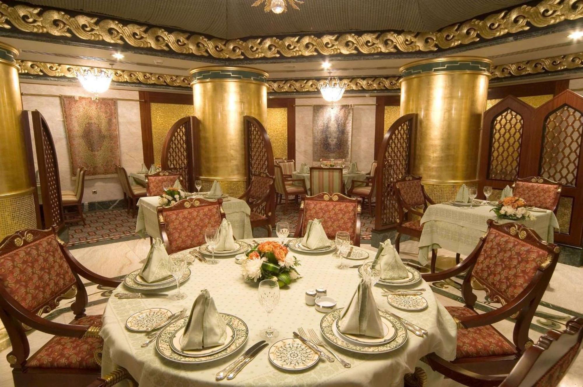 Jeddah Hilton Hotel Restaurant photo The restaurant