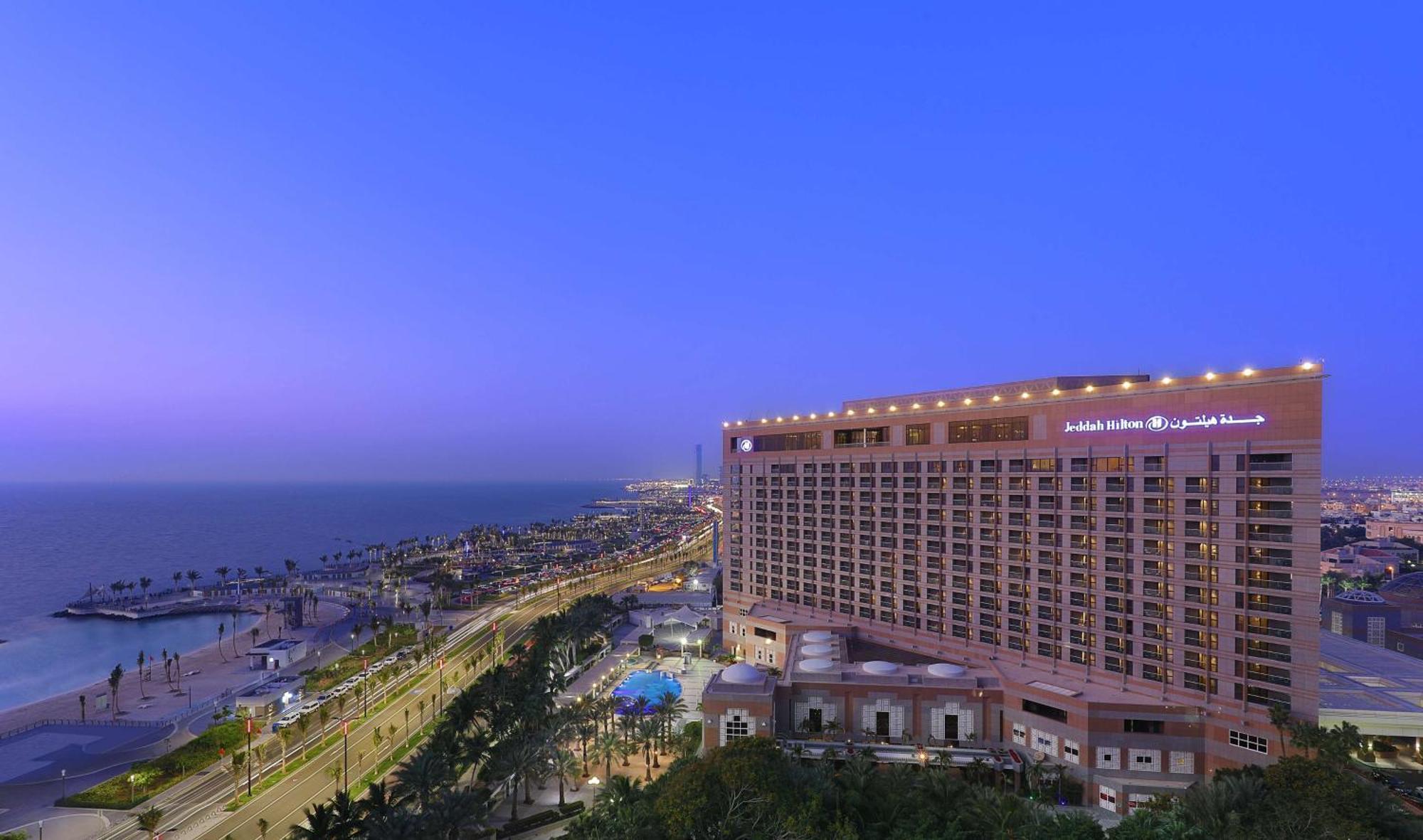 Jeddah Hilton Hotel Exterior photo The hotel at night
