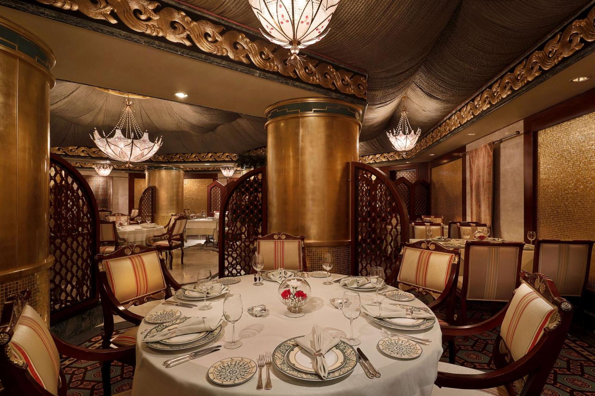 Jeddah Hilton Hotel Exterior photo The interior of the restaurant