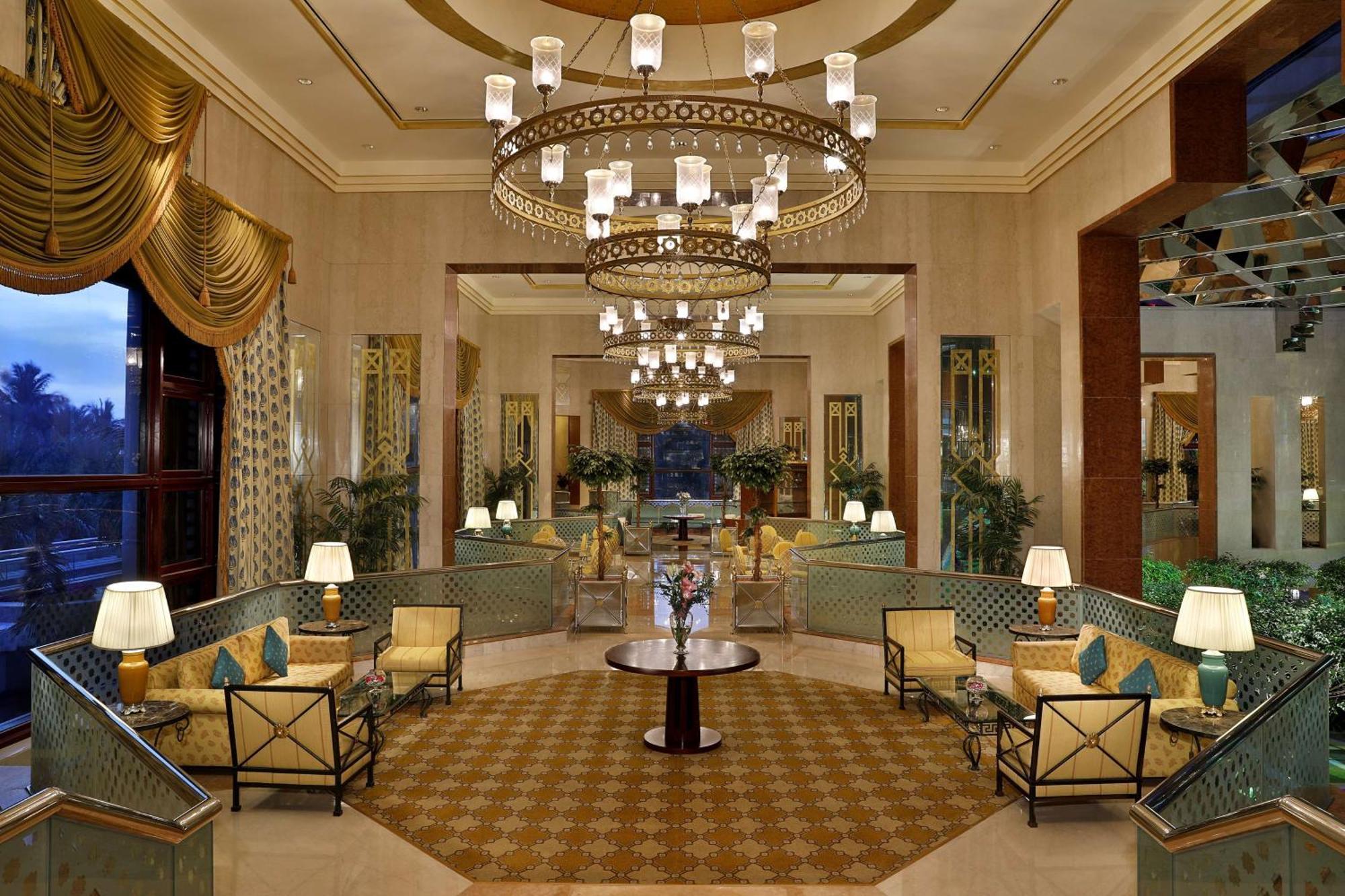 Jeddah Hilton Hotel Exterior photo Lobby